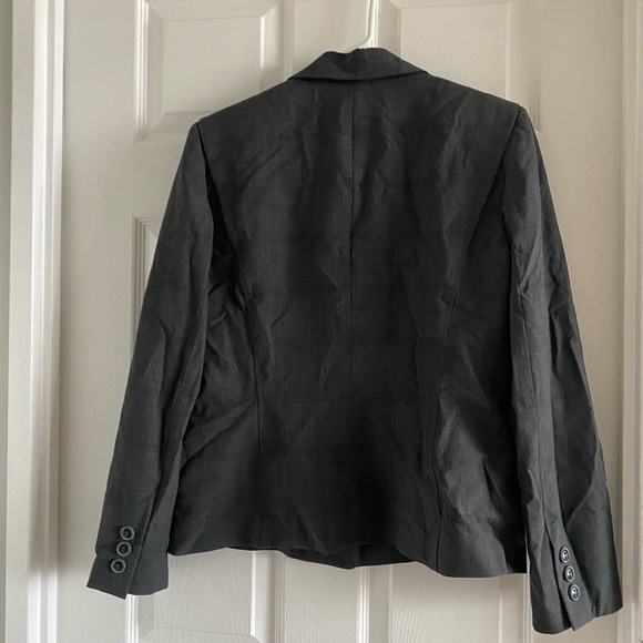 BN Tahari Blazer and Pantsuit Set - Picture 5 of 10